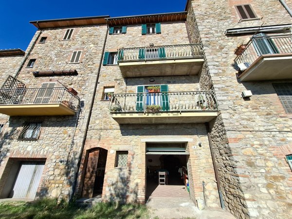 casa indipendente in vendita a Fabro