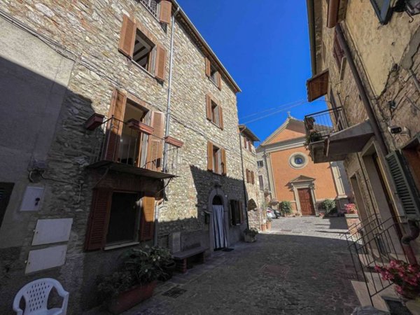casa indipendente in vendita a Fabro in zona Fabro Scalo