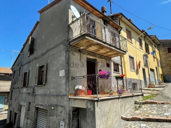 casa indipendente in vendita a Fabro