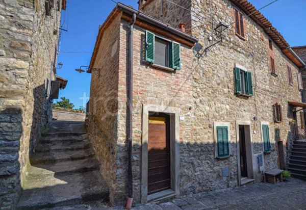 casa indipendente in vendita a Fabro
