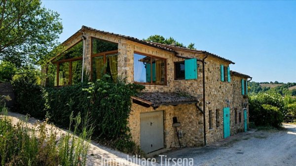 casale in vendita a Fabro