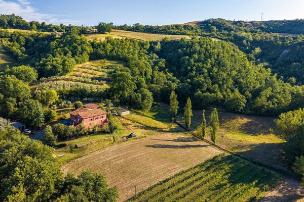 casale in vendita a Fabro