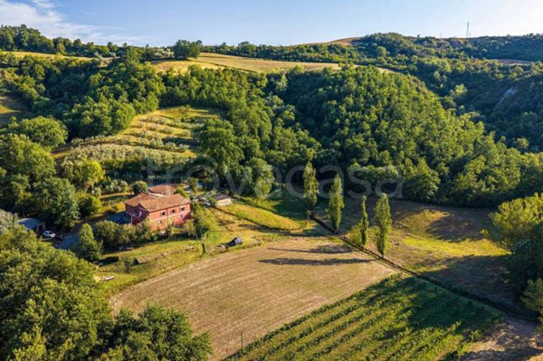 casa indipendente in vendita a Fabro