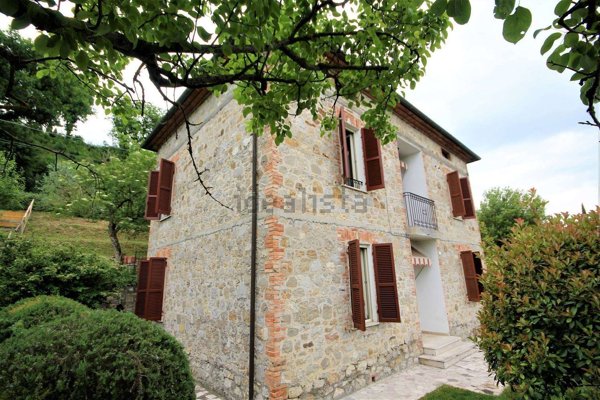 casa indipendente in vendita a Fabro in zona Fabro Scalo