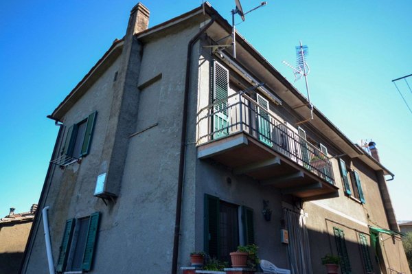 casa indipendente in vendita a Fabro