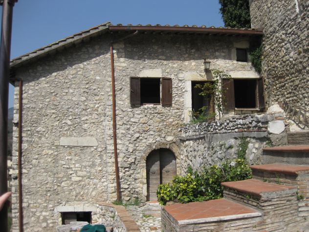 casa indipendente in vendita a Ferentillo