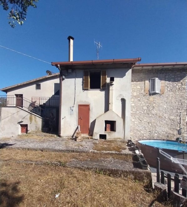 casa indipendente in vendita a Ferentillo in zona Colli