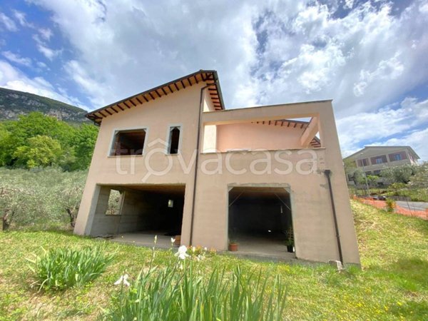 casa indipendente in vendita a Ferentillo