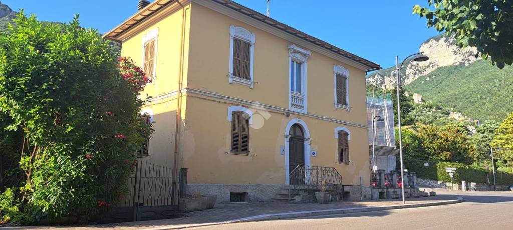 casa indipendente in vendita a Ferentillo