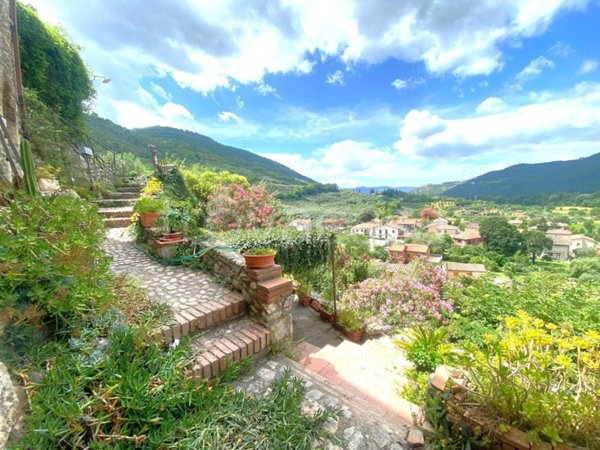 casa indipendente in vendita a Ferentillo