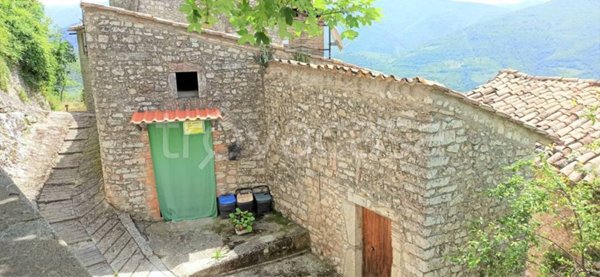 appartamento in vendita a Ferentillo in zona San Mamiliano