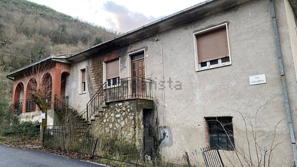 casa indipendente in vendita a Ferentillo in zona Terria