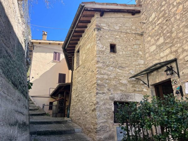 casa indipendente in vendita a Ferentillo in zona Terria