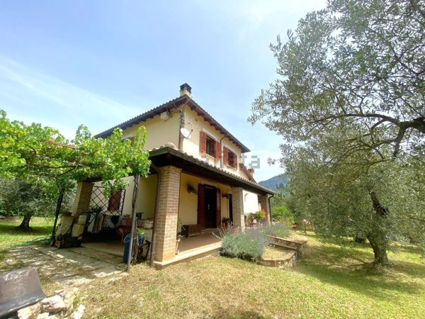 casa indipendente in vendita a Ferentillo