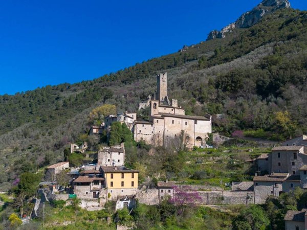casa indipendente in vendita a Ferentillo in zona Monterivoso