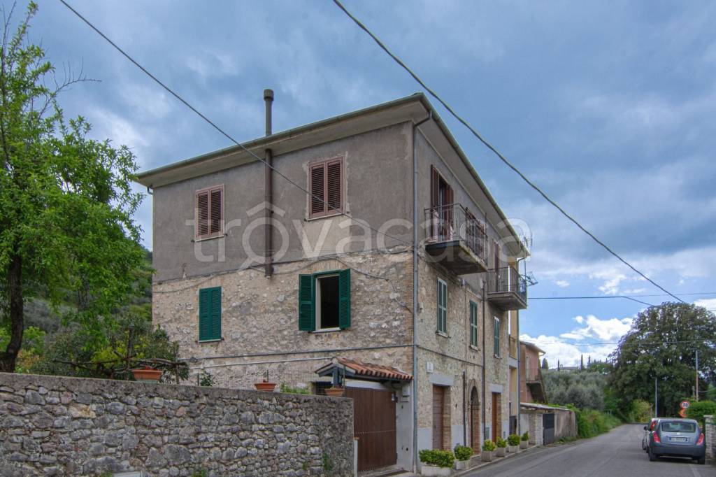 casa indipendente in vendita a Ferentillo