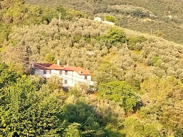 casa indipendente in vendita a Ferentillo