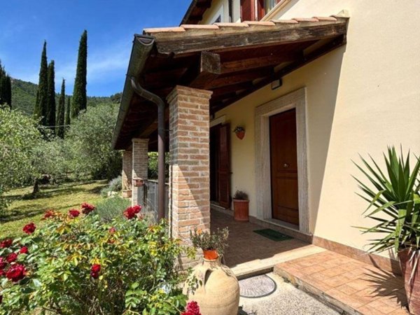 casa indipendente in vendita a Ferentillo