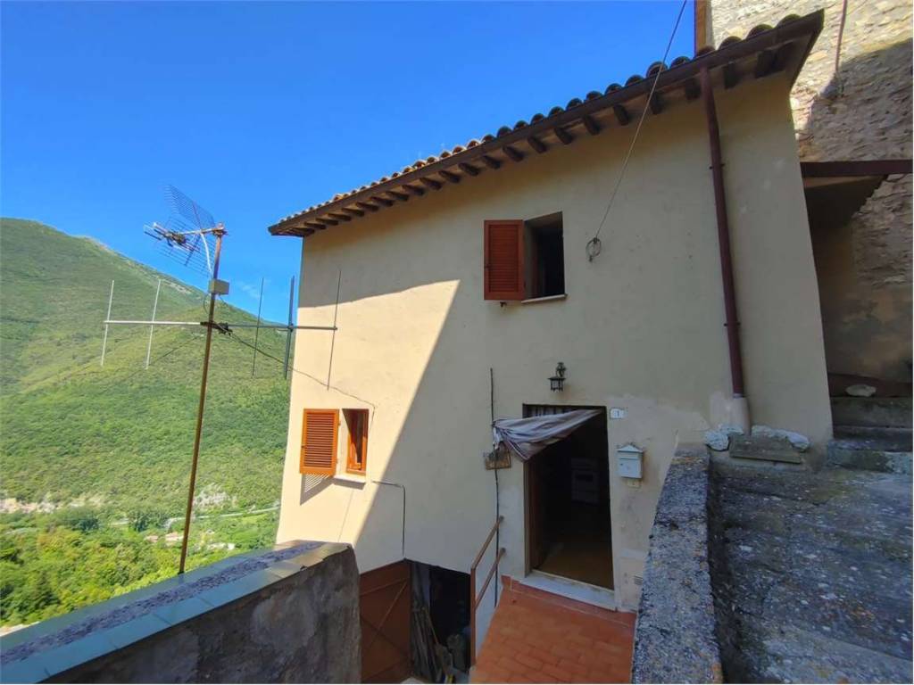 casa indipendente in vendita a Ferentillo in zona Terria