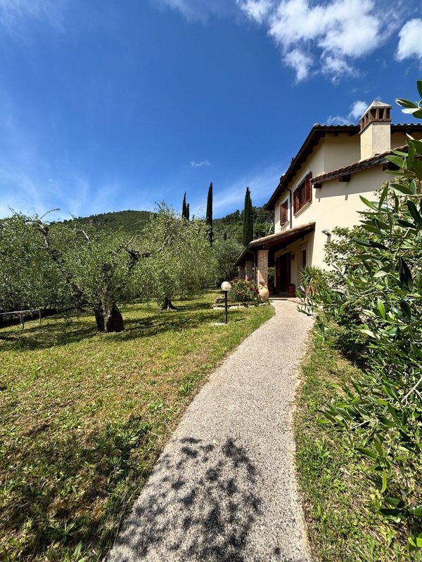 casa indipendente in vendita a Ferentillo