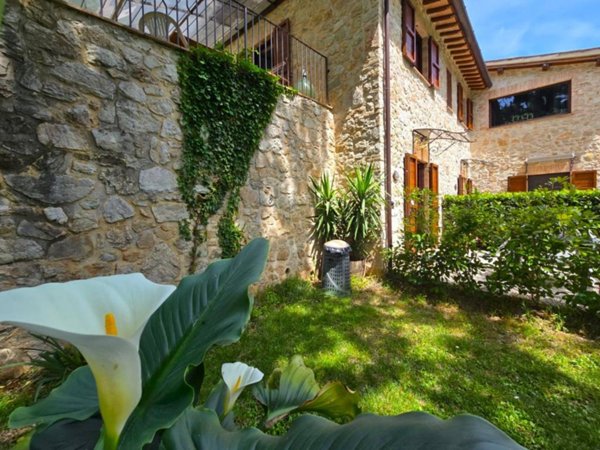 casa indipendente in vendita a Ferentillo