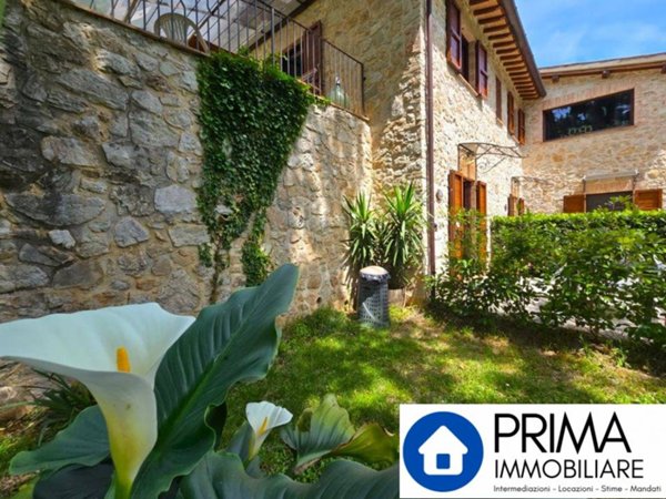 casa indipendente in vendita a Ferentillo