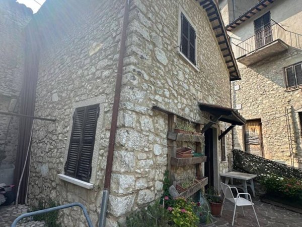 appartamento in vendita a Ferentillo in zona Macenano