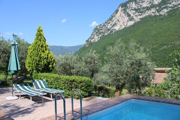 casa indipendente in vendita a Ferentillo