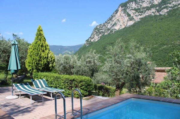 casa indipendente in vendita a Ferentillo