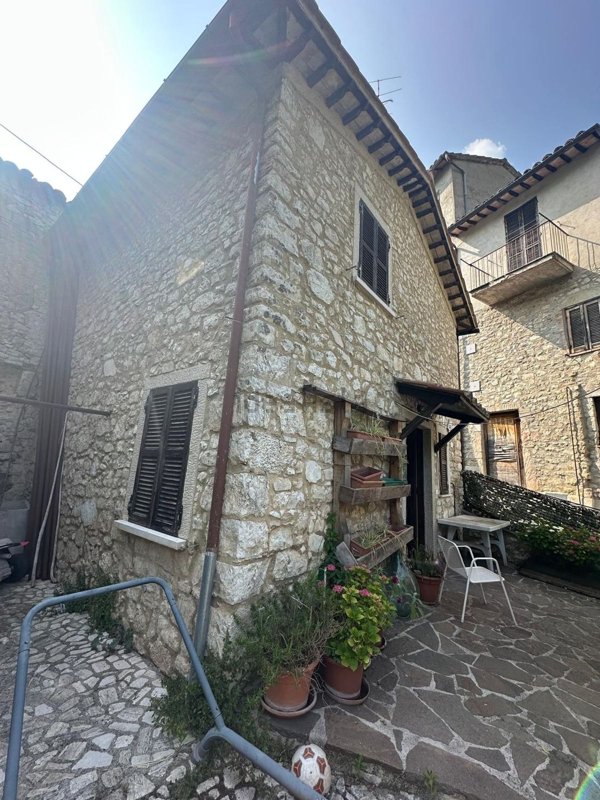 appartamento in vendita a Ferentillo in zona Macenano