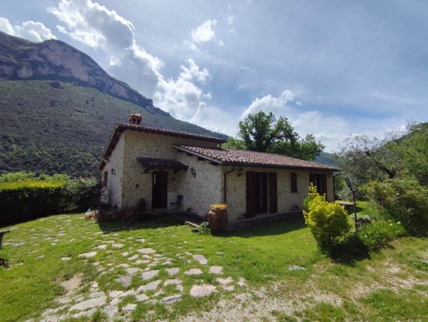 casa indipendente in vendita a Ferentillo