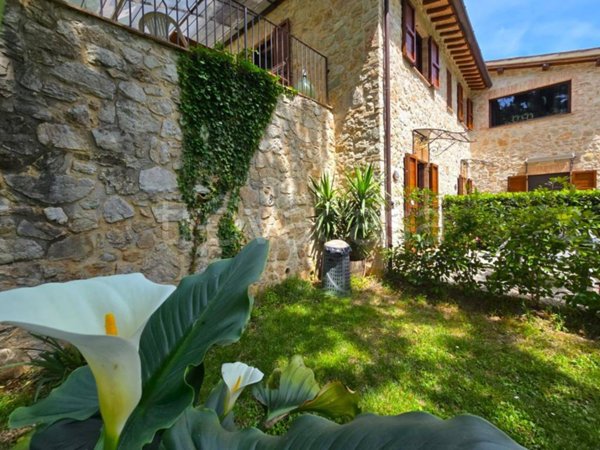casa indipendente in vendita a Ferentillo