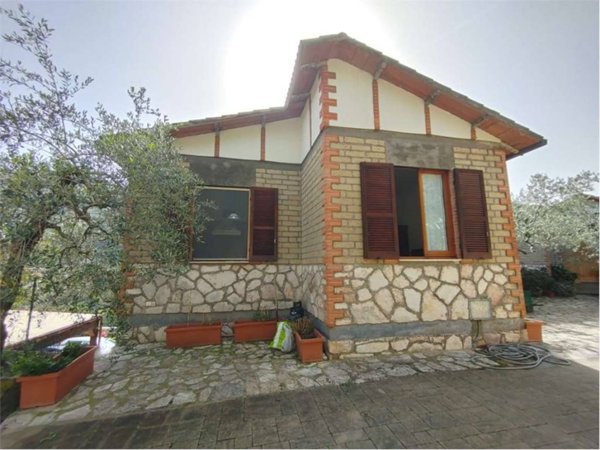 casa indipendente in vendita a Ferentillo in zona Macenano