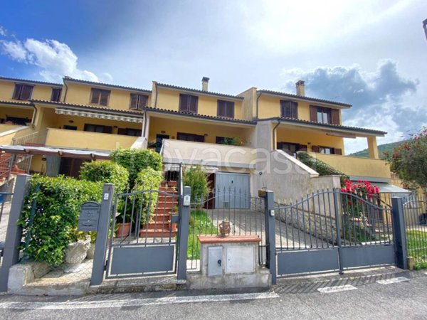 casa indipendente in vendita a Ferentillo