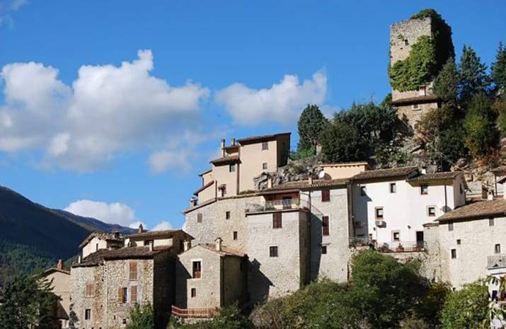 casa indipendente in vendita a Ferentillo in zona Terria