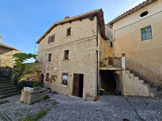 casa semindipendente in vendita a Ferentillo in zona San Mamiliano