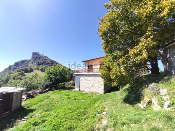 casa indipendente in vendita a Ferentillo