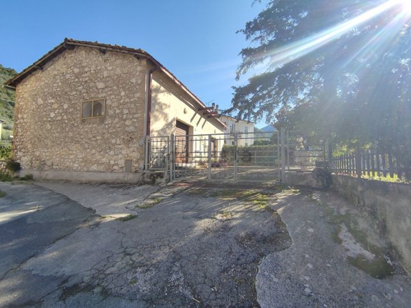 negozio in vendita a Ferentillo