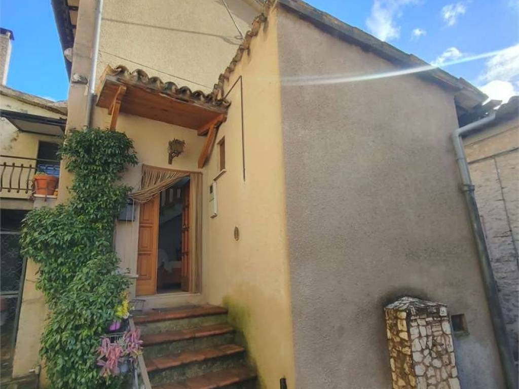appartamento in vendita a Ferentillo in zona Macenano