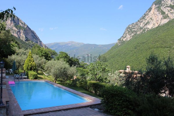 casa indipendente in vendita a Ferentillo