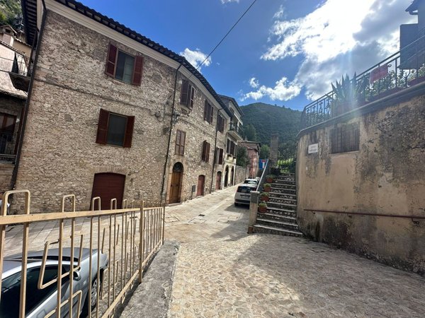 casa indipendente in vendita a Ferentillo