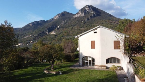casa indipendente in vendita a Ferentillo in zona Nicciano