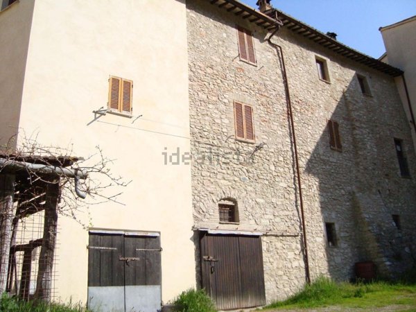 casa indipendente in vendita a Ferentillo in zona Monterivoso