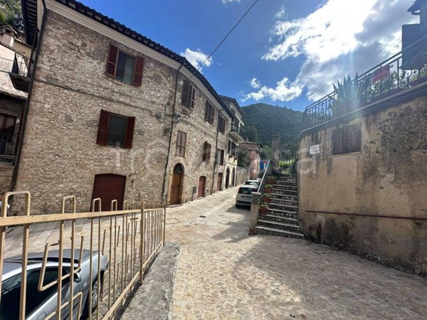 casa indipendente in vendita a Ferentillo