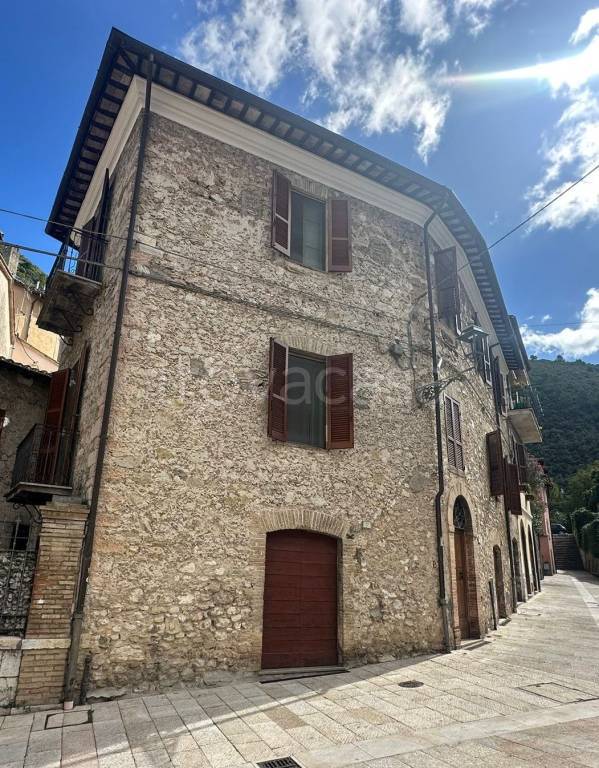 casa indipendente in vendita a Ferentillo