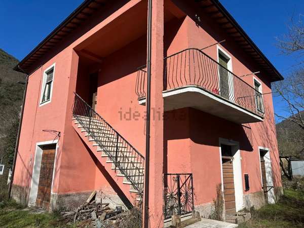casa indipendente in vendita a Ferentillo in zona Terria