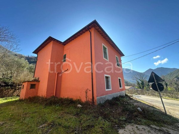 casa indipendente in vendita a Ferentillo in zona Terria
