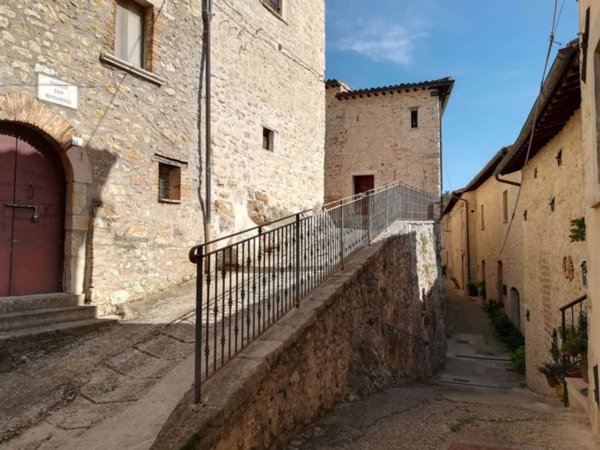 casa indipendente in vendita a Ferentillo in zona Le Mura