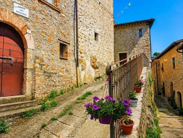 casa indipendente in vendita a Ferentillo in zona Le Mura