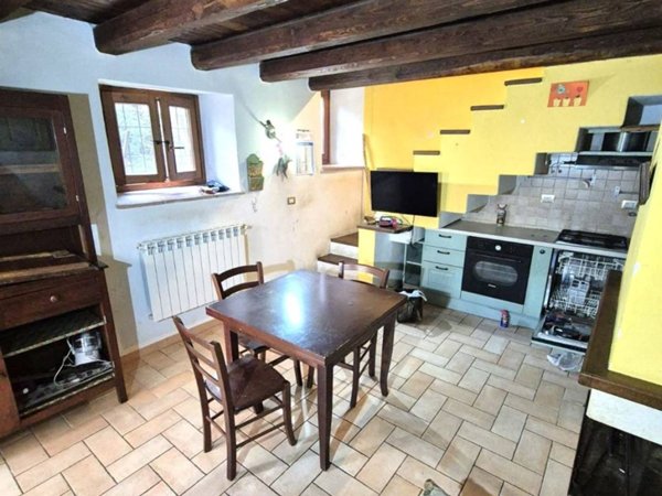 casa indipendente in vendita a Ferentillo